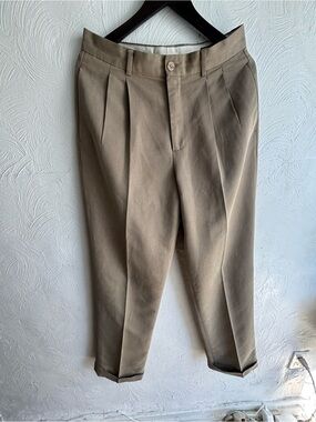 Claiborne - Vintage 90s look of Men's Pleated Chinos in Khaki Tan, size 30/ 32